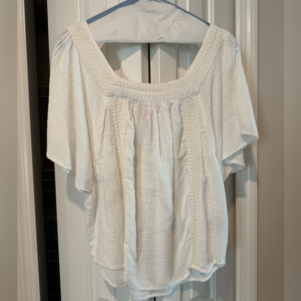 Medium decorative white shirt